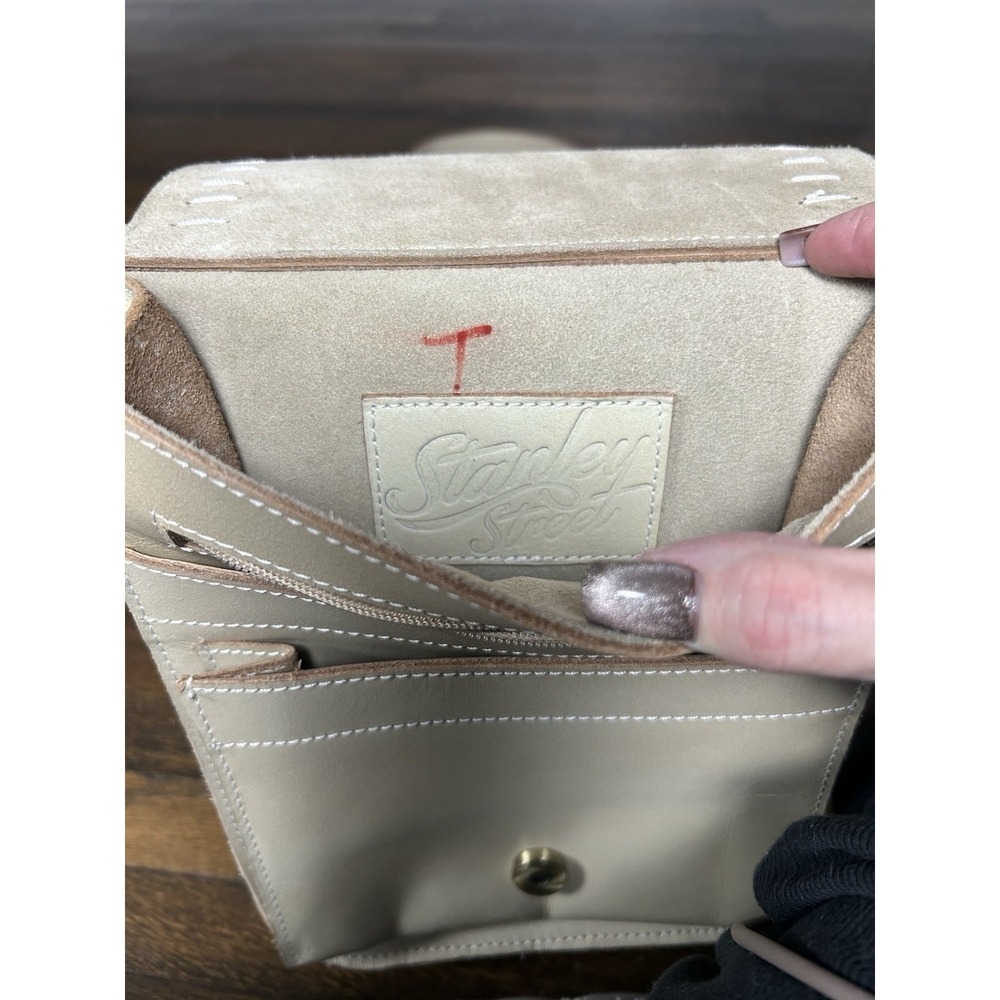 Stanley Street‎ Cream Colored Cross Body Leather Bag Adjustable Strap - Picture 9 of 15